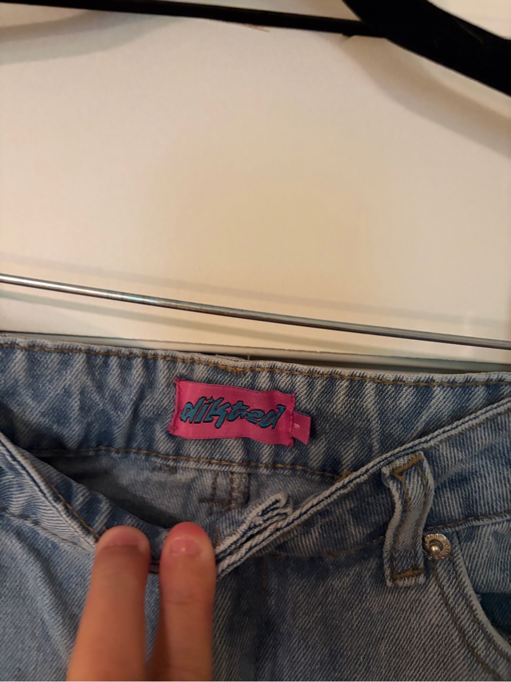 Edikted Low Rise Jeans - Picture 2 of 3